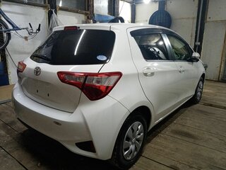 2018 Toyota Vitz III (XP130) Рестайлинг 2, белый, 1200000 рублей, вид 4