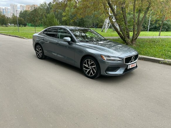 2020 Volvo S60 III, серый - вид 3