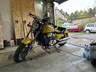 1995 Honda Magna, жёлтый, 350000 рублей, вид 2