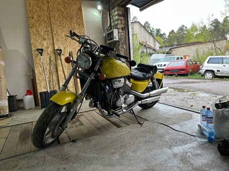 1995 Honda Magna, жёлтый, 350000 рублей, вид 2