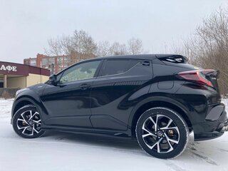 2017 Toyota C-HR I, чёрный, 2200000 рублей, вид 3