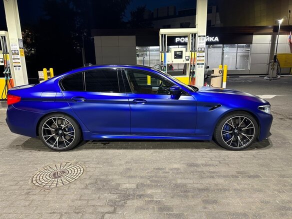 2019 BMW M5 VI (F90), синий - вид 4