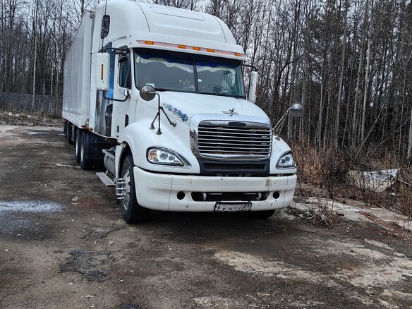 2002 Freightliner Columbia, белый, 1800000 рублей