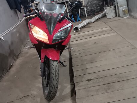 2011 Yamaha YZF-R15, красный, 200000 рублей, вид 4