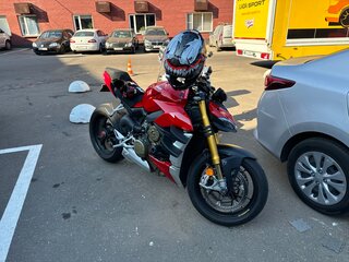 2022 Ducati Streetfighter V4, красный, 2850000 рублей, вид 2