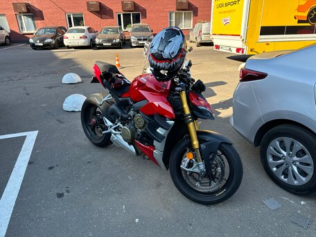 2022 Ducati Streetfighter V4, красный, 2850000 рублей, вид 2