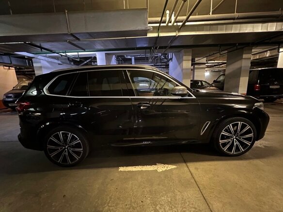 2019 BMW X5 M50d IV (G05/G18), чёрный, 8550000 рублей - вид 6