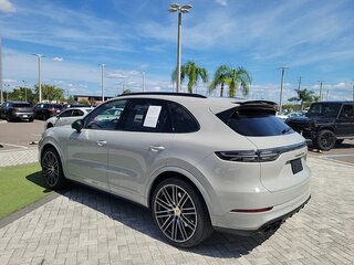 2022 Porsche Cayenne Turbo III, бежевый, 21226200 рублей, вид 4