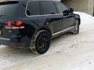 2008 Volkswagen Touareg I Рестайлинг, чёрный, 1500000 рублей, вид 3