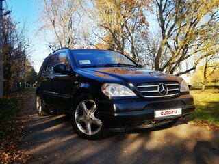 1999 Mercedes-Benz M-Класс 430 I (W163), чёрный, 650000 рублей, вид 2