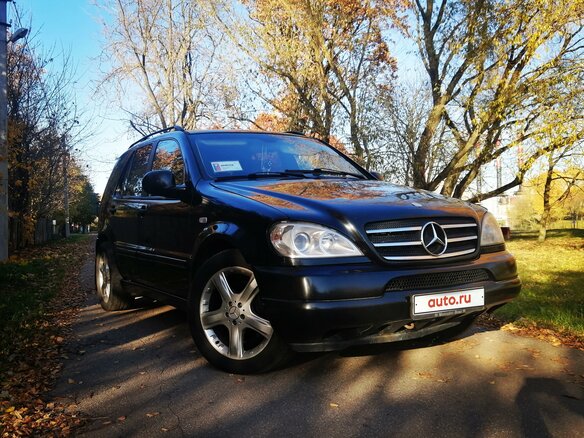 1999 Mercedes-Benz M-Класс 430 I (W163), чёрный, 650000 рублей - вид 1