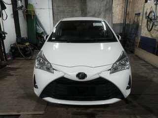2018 Toyota Vitz III (XP130) Рестайлинг 2, белый, 1200000 рублей, вид 1
