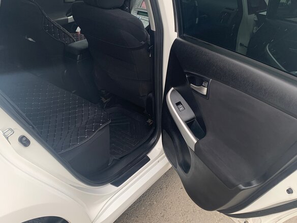2012 Toyota Prius III Рестайлинг (XW30), белый, 1450000 рублей - вид 16