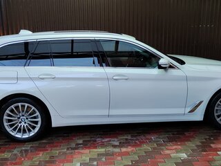 2020 BMW 5 серии 530d xDrive VII (G30/G31/G38), белый, 5750000 рублей, вид 3