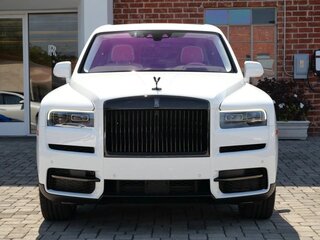 2024 Rolls-Royce Cullinan Black Badge I (Series I), белый, 44787517 рублей, вид 2