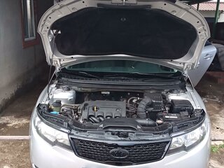 2012 Kia Cerato 6-speed II, серебристый, 700000 рублей, вид 2