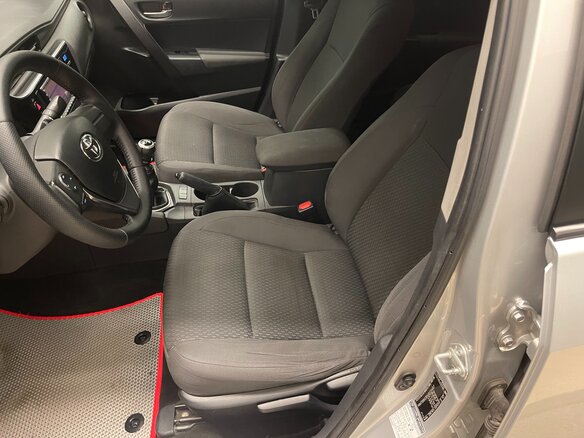 2017 Toyota Corolla XI (E160, E170, E180) Рестайлинг 1, серебристый, 1050000 рублей - вид 9