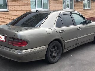 2000 Mercedes-Benz E-Класс 220 II (W210, S210) Рестайлинг, серый, 320000 рублей, вид 4