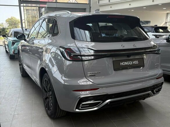 2025 Hongqi HS5 I Рестайлинг, серый, 3999000 рублей - вид 3