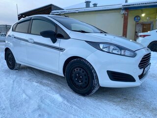 2015 Ford Fiesta Mk6 Рестайлинг, белый, 650000 рублей, вид 1