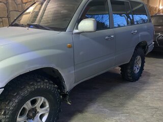 2005 Toyota Land Cruiser 105 100 Series Рестайлинг 1, серебристый, 2500000 рублей, вид 3
