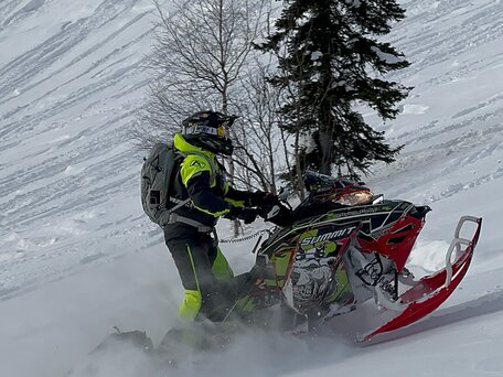 2020 BRP Ski-Doo Summit 850, красный, 1300000 рублей, вид 3