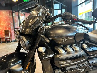 2024 Triumph Rocket 3, чёрный, 3600000 рублей, вид 4