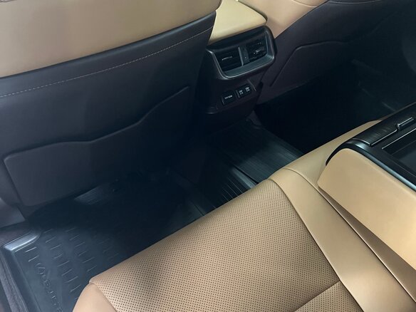 2021 Lexus ES 250 VII Рестайлинг, серый, 5150000 рублей - вид 13