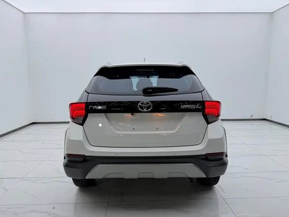 2022 Toyota Yaris L XP150 Рестайлинг, белый, 947000 рублей - вид 3