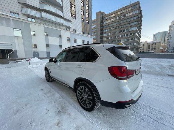 2016 BMW X5 25d III (F15), белый, 4000000 рублей - вид 2