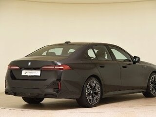 2025 BMW 5 серии 523d xDrive VIII (G60/G61/G68), чёрный, 7502241 рублей, вид 3