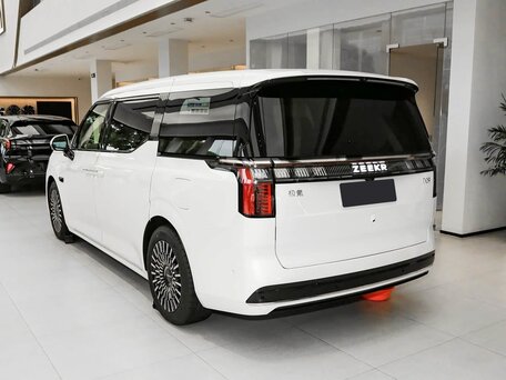 2026 Zeekr 009 140 kWh I Рестайлинг, белый, 12950000 рублей, вид 5