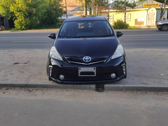 2013 Toyota Prius Alpha I (ZVW40/41), чёрный, 1350000 рублей