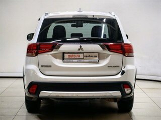 2017 Mitsubishi Outlander III Рестайлинг 2, белый, 2130000 рублей, вид 5