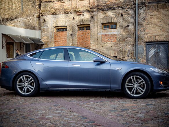 2013 Tesla Model S S85 I, серый, 1688482 рублей - вид 1