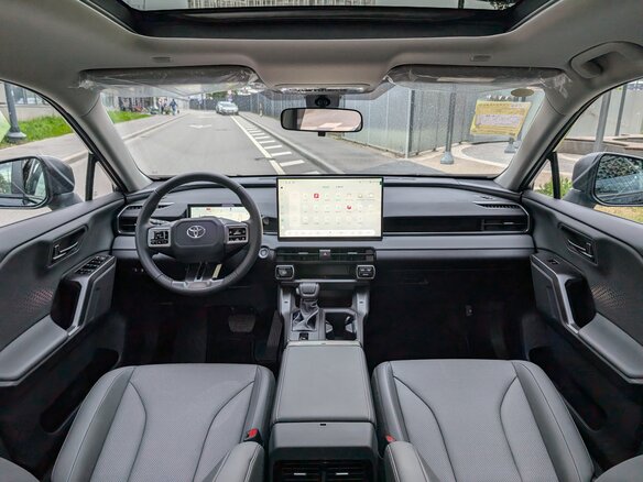 2026 Toyota RAV4 V (XA50), чёрный, 4180000 рублей - вид 8