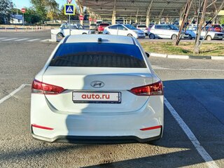 2019 Hyundai Solaris II, белый, 900000 рублей, вид 2
