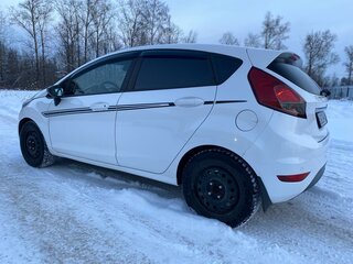 2015 Ford Fiesta Mk6 Рестайлинг, белый, 650000 рублей, вид 4