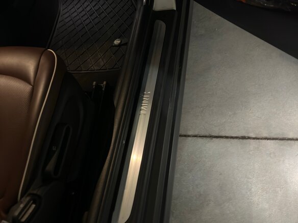 2021 Mini Hatch Cooper III (F55/F56) Рестайлинг, белый, 2600000 рублей - вид 13