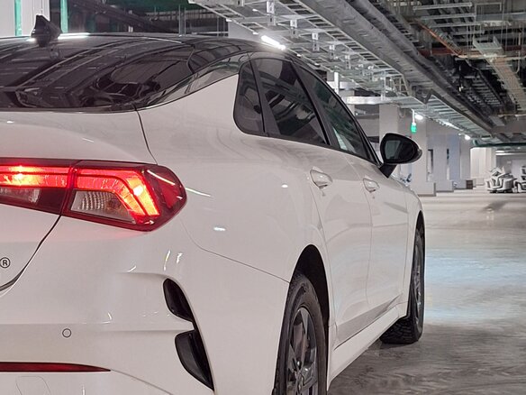 2021 Kia K5 III, белый, 2500000 рублей - вид 5