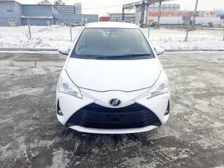 2018 Toyota Vitz III (XP130) Рестайлинг 2, белый, 955000 рублей, вид 2
