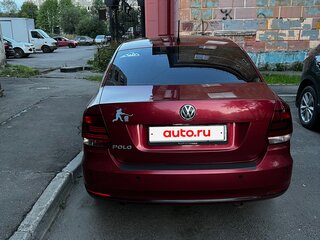 2016 Volkswagen Polo V Рестайлинг, красный, 800000 рублей, вид 4