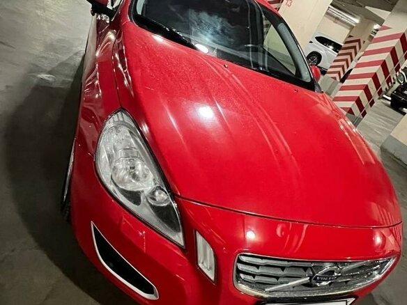 2011 Volvo S60 II, красный, 930000 рублей - вид 1