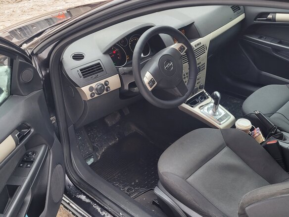 2007 Opel Astra GTC H Рестайлинг, чёрный, 380000 рублей - вид 3