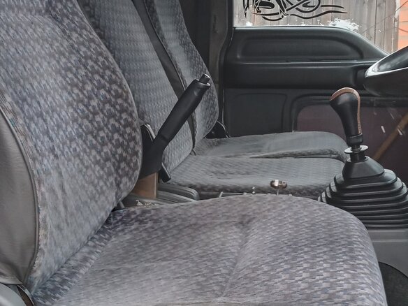 2000 Isuzu Forward (F-Series), белый, 2600000 рублей - вид 6