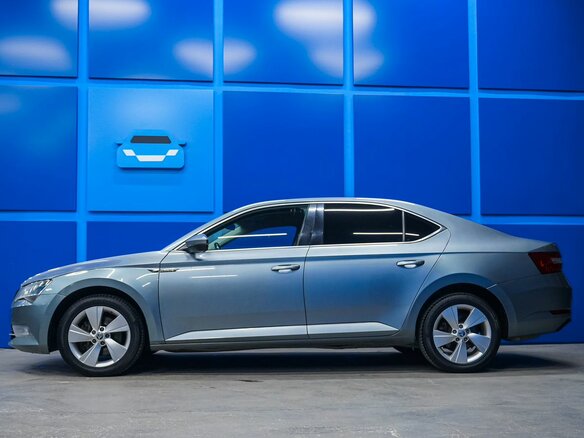 2016 Skoda Superb III, серый, 1400000 рублей - вид 2
