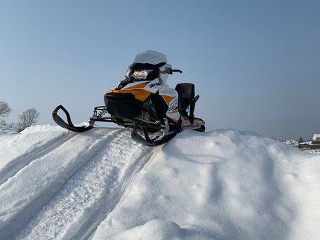 2018 BRP Ski-Doo MXZ Sport 600, жёлтый, 1550000 рублей, вид 2