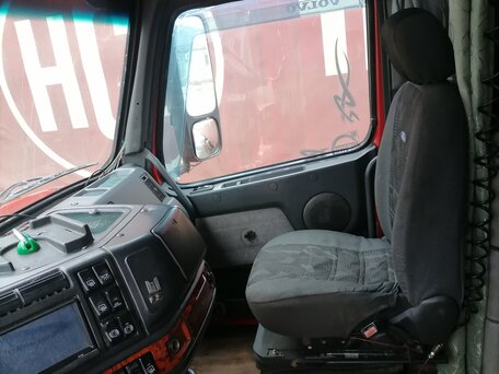 1999 Volvo VNL, красный, 1250000 рублей, вид 3
