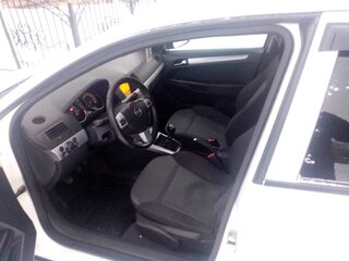 2011 Opel Astra H Рестайлинг, белый, 690000 рублей, вид 5