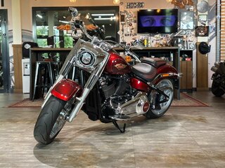 2023 Harley-Davidson Fat Boy, красный, 3300000 рублей, вид 2